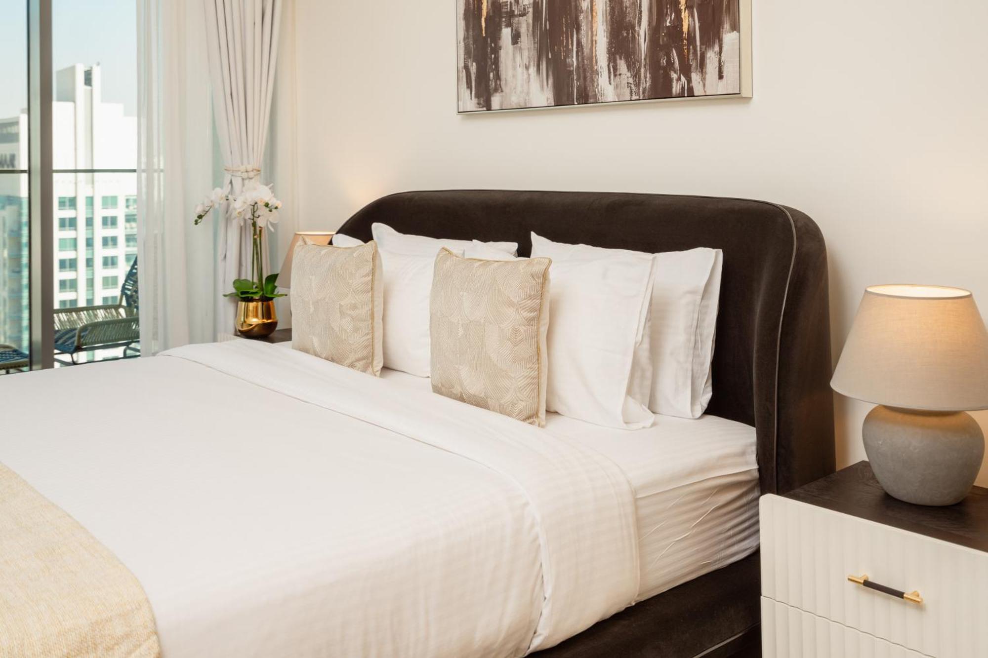 Prime Retreats @ Burj Royale By Emaar Дубай